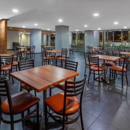 Ramada By Wyndham Acapulco Hotel & Suites Zewnętrze zdjęcie