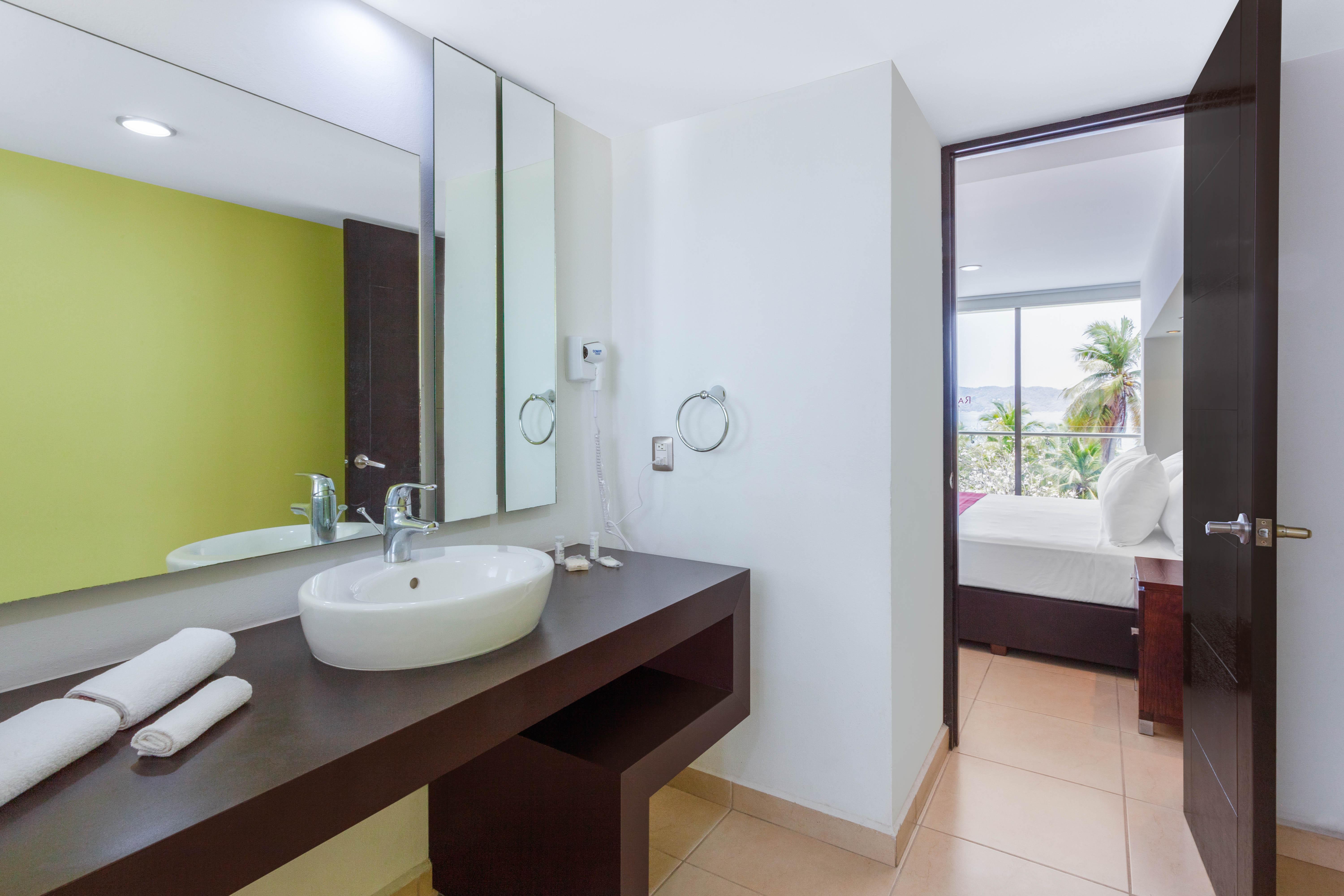 Ramada By Wyndham Acapulco Hotel & Suites Zewnętrze zdjęcie