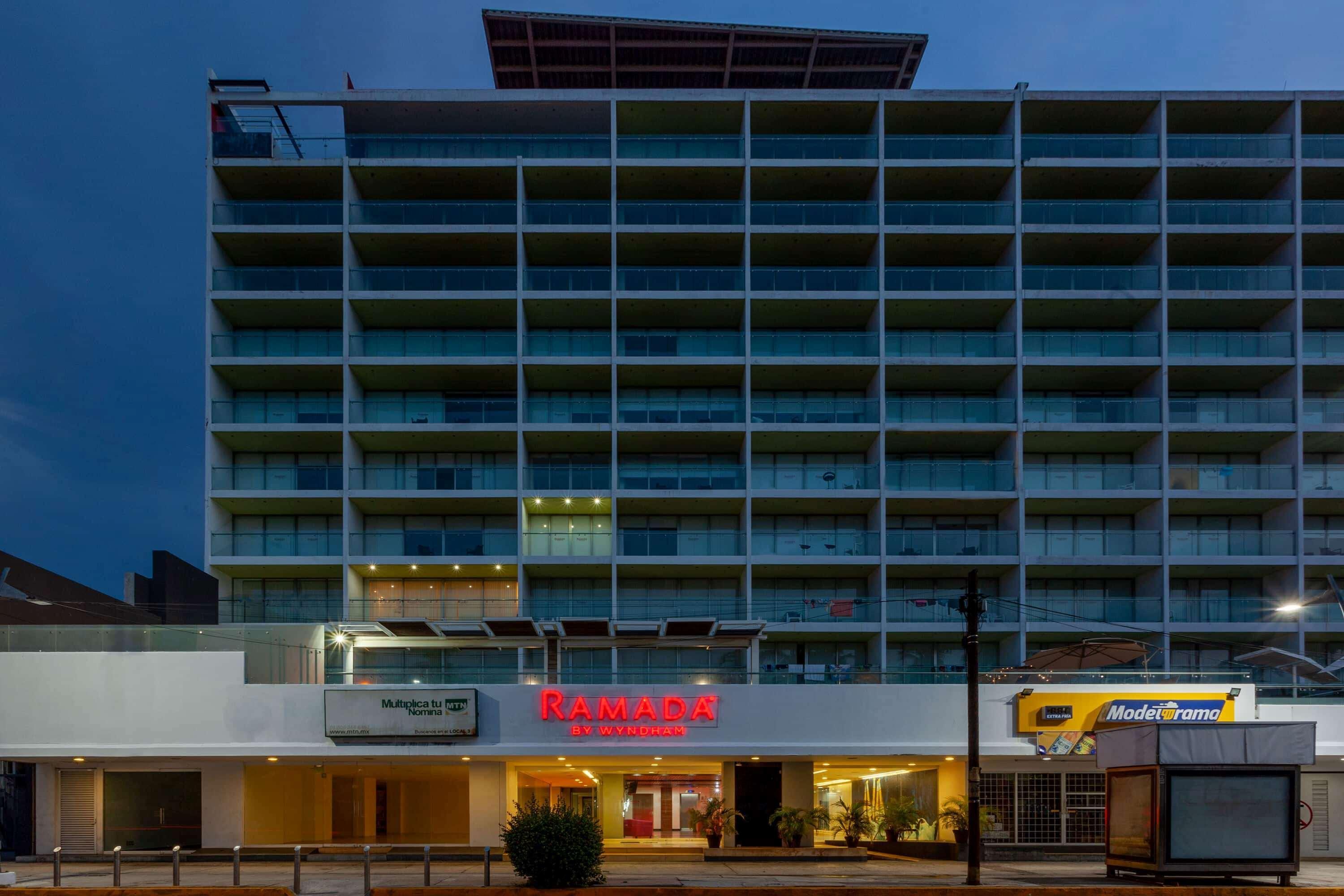 Ramada By Wyndham Acapulco Hotel & Suites Zewnętrze zdjęcie
