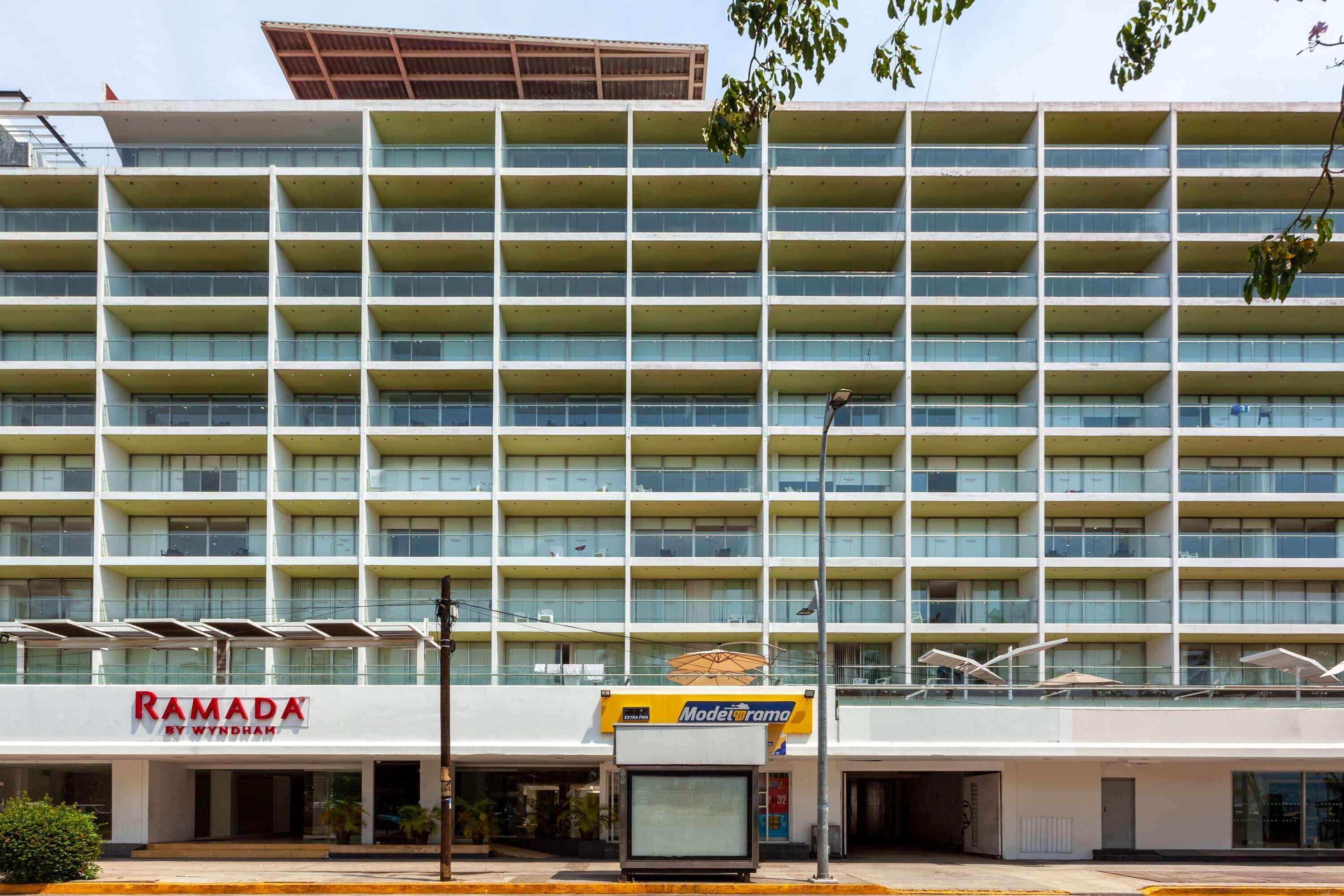 Ramada By Wyndham Acapulco Hotel & Suites Zewnętrze zdjęcie