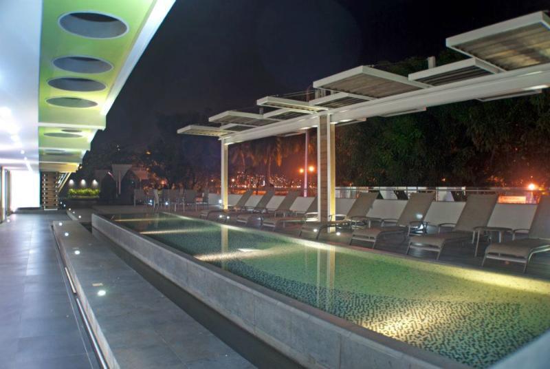 Ramada By Wyndham Acapulco Hotel & Suites Zewnętrze zdjęcie