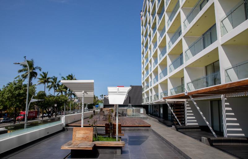 Ramada By Wyndham Acapulco Hotel & Suites Zewnętrze zdjęcie